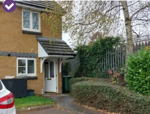 2 Bedroom End Terrace House with Parking and Garden