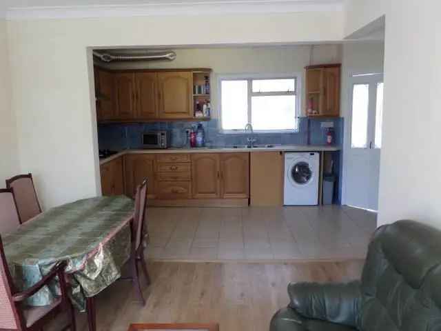 7 Bedroom Semi-Detached Student House Available August 2025