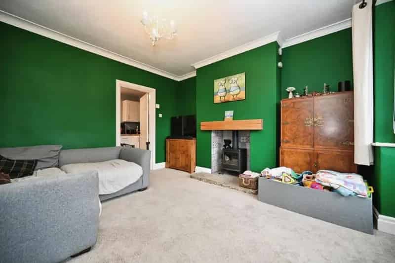 2 Bed House For Sale Extended Semi Parking Close To Yeadon Tarn