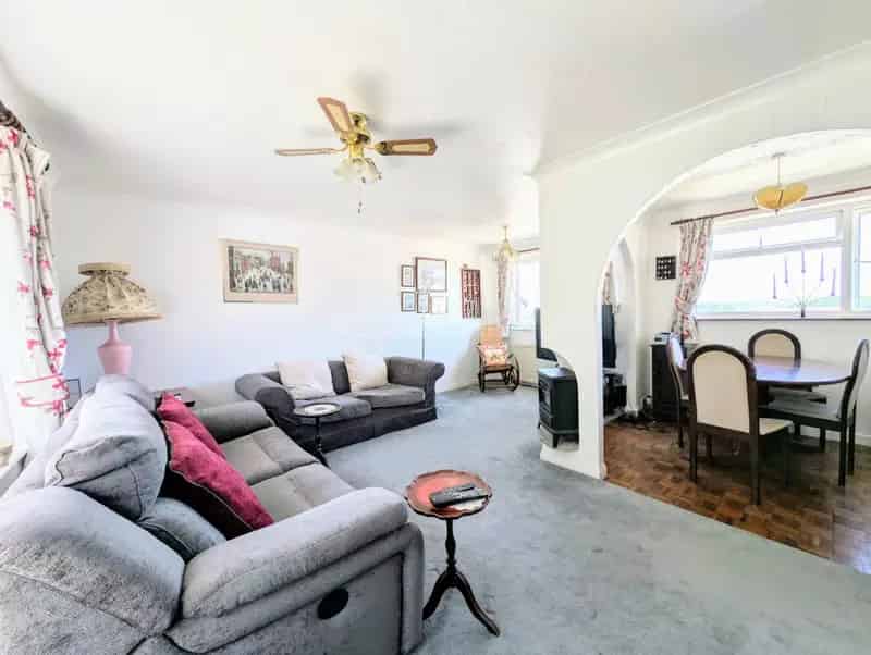 3 Bedroom Semi-Detached House to Rent