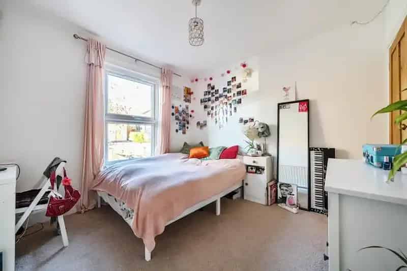 2 Bedroom Cottage Near New Barnet Station