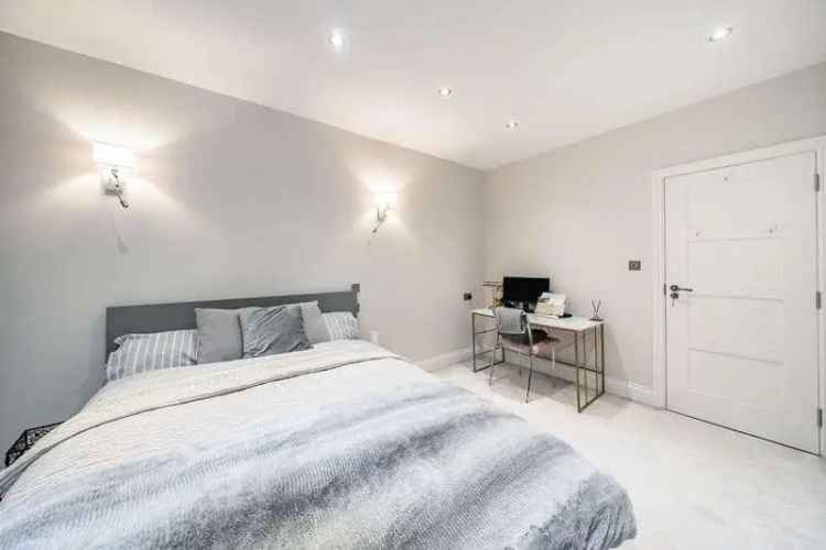 2 Bed Flat for Sale near Gloucester Road