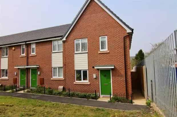 3 bedroom end of terrace house to rent