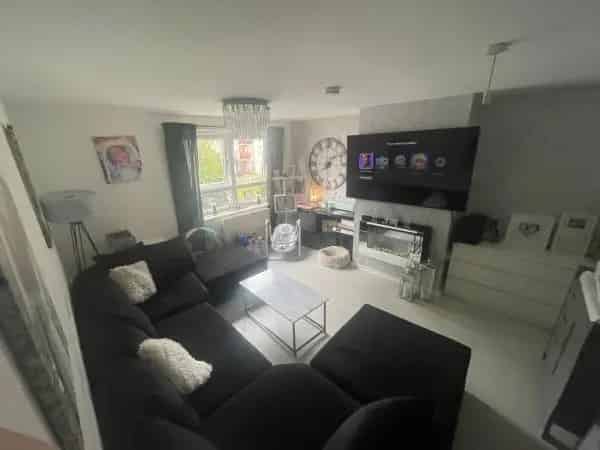 2-Bedroom House New Laminate Kitchen Garden Near Co-op