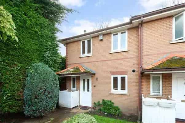 Charming End Terrace House for Sale in Putney