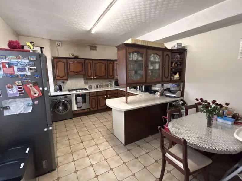4 Bedroom End of Terrace House for Sale