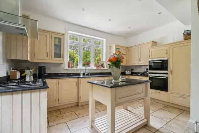 5 Bedroom Detached House for Sale Northwood HA6