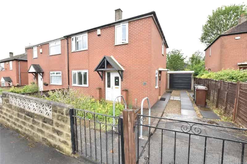 Semi Detached Family Home Near Leeds City Centre