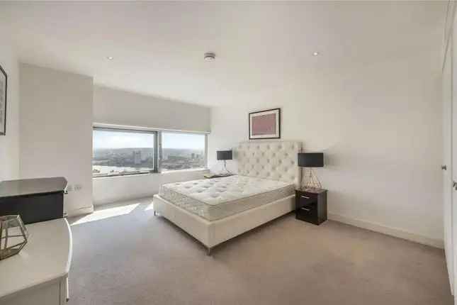 Flat for sale in Landmark East 24 Marsh Wall, London E14