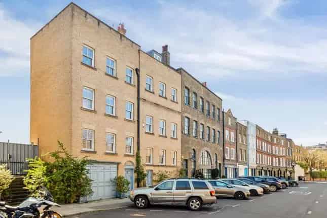 Luxury 5-Bedroom Townhouse on Narrow Street Limehouse with River Thames Access