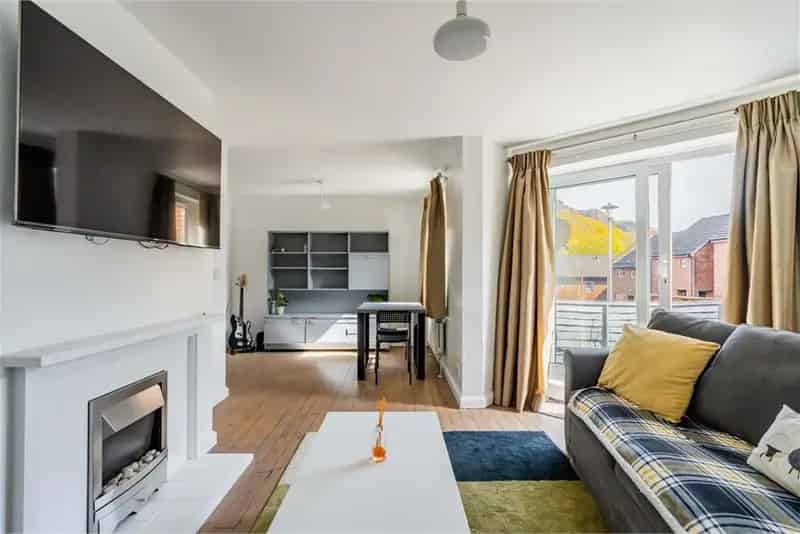 2 Bed End Terrace House with Private Patio and Salisbury Crags Views