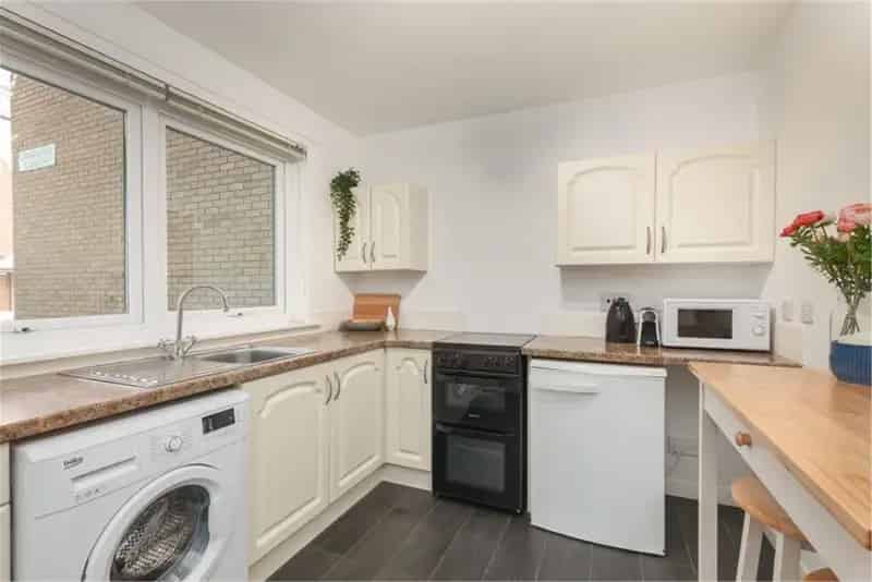 2 Bed Flat Ground Floor Morningside 1 Reception Room Allocated Parking