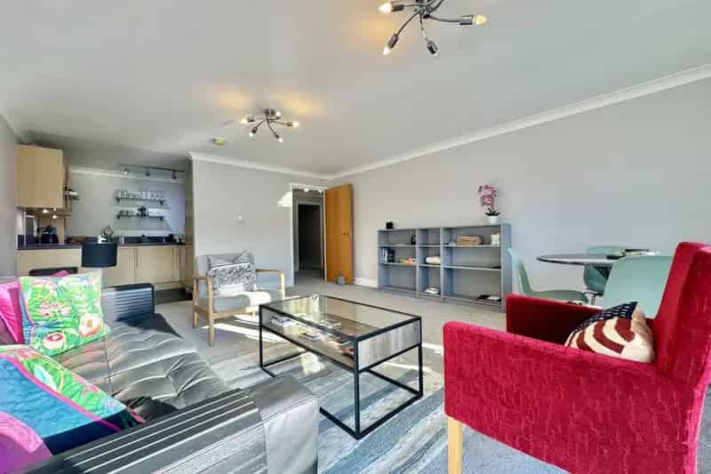 Riverside Apartment 2 Double Bedrooms Secure Parking