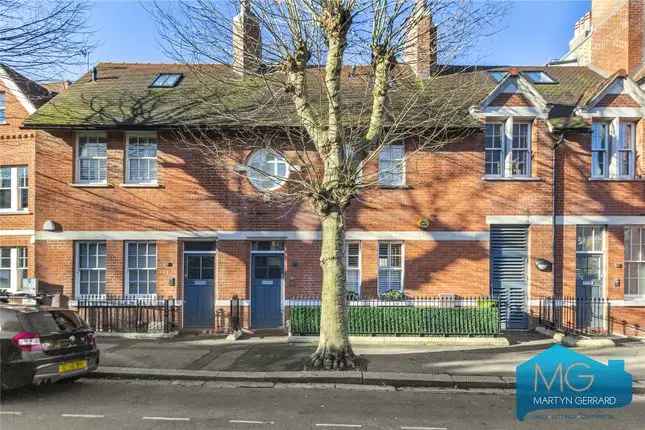 Family Home For Sale in East Finchley