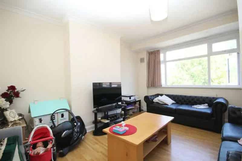 2 Bed Flat for Sale - Leasehold - Good Condition