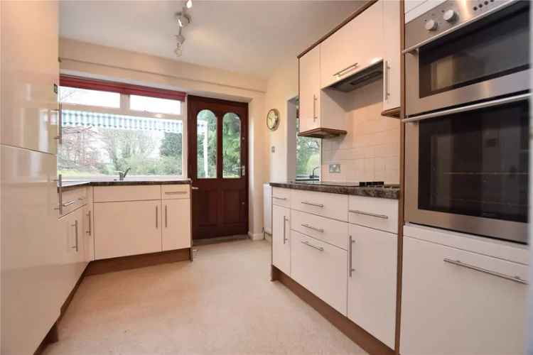 Three Bedroom Detached House in Roundhay Near Roundhay Park
