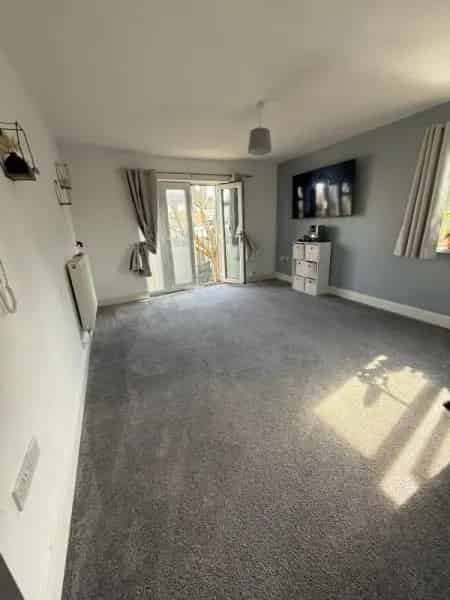 2 Bed First Floor Flat Large Living Area Parking Available