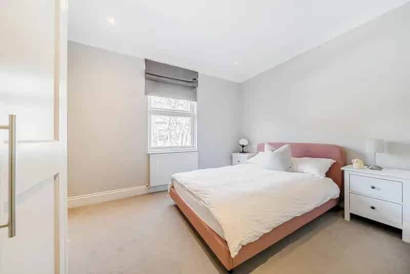 Two Bedroom Period Apartment Near Southfields Station
