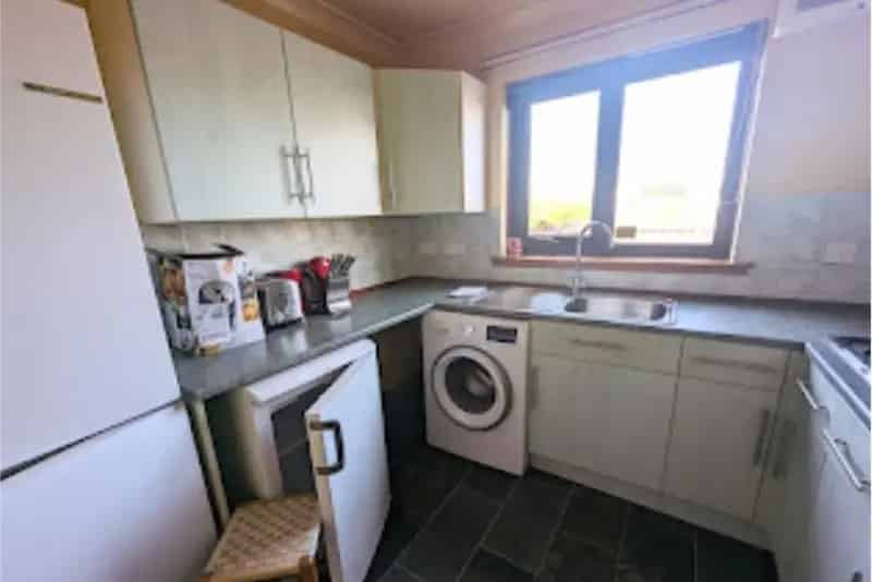 2 Bed Flat - Ground Floor with 1 Reception Room