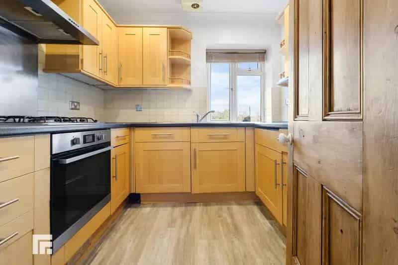 2 Bedroom Flat for Sale in Cardiff