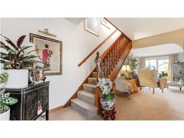 4 Bedroom Detached House for Sale in Falkirk