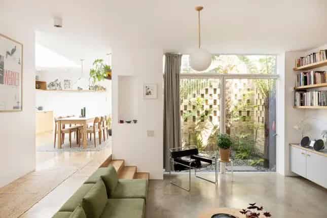 Detached House for Sale in Islington N1
