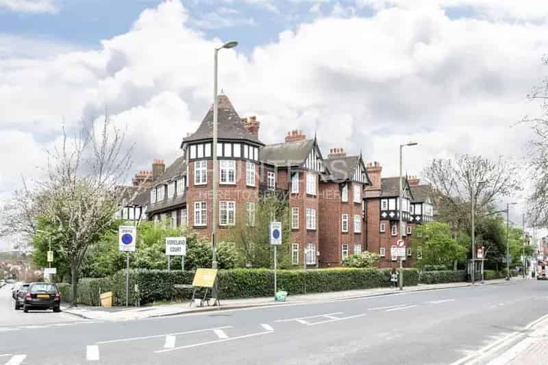 2 Bedroom Flat To Let - 786 SQ FT