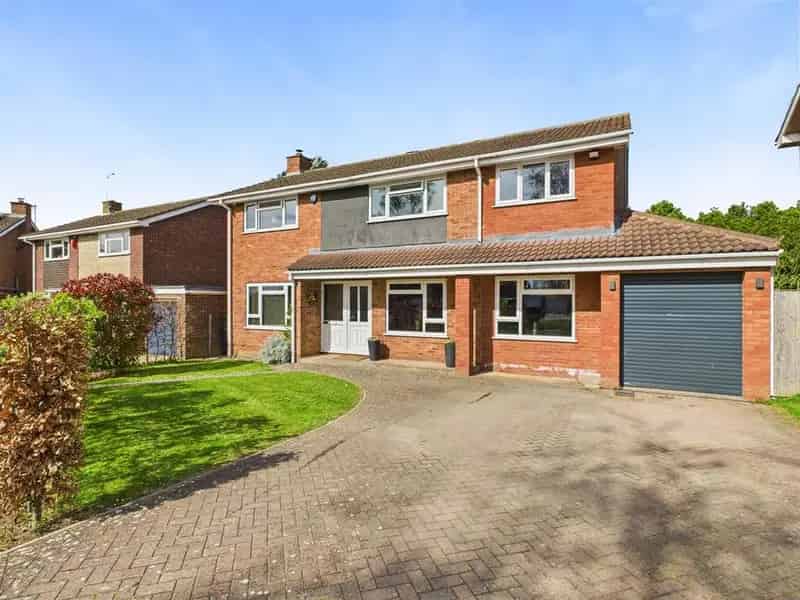 5 Bedroom Detached House for Sale