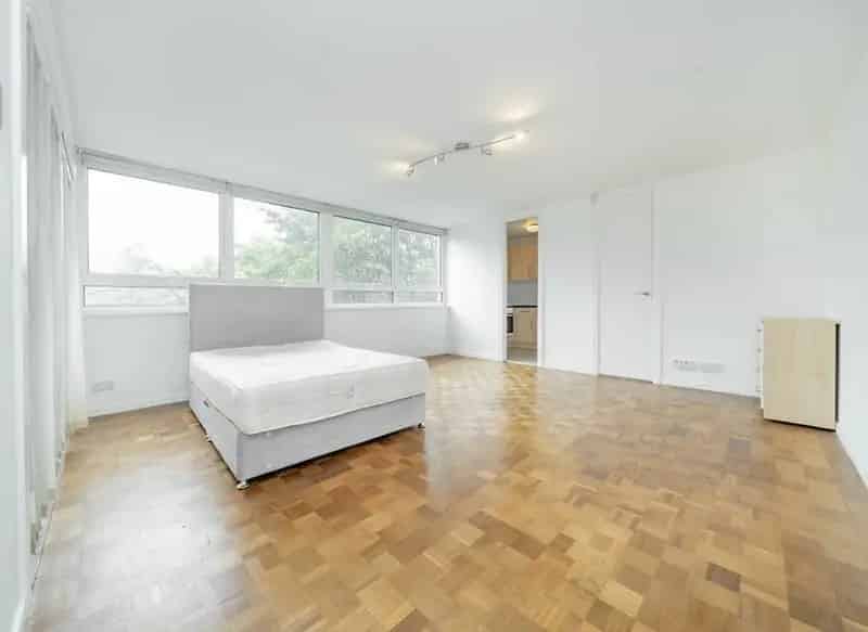 Studio Apartment Fourth Floor Lift Access Separate Kitchen