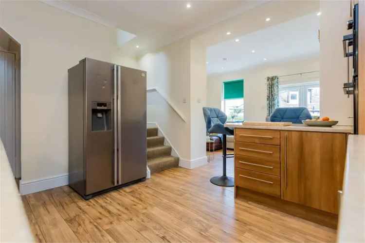 4 Bed Detached House with Open Plan Living and 2 Reception Rooms