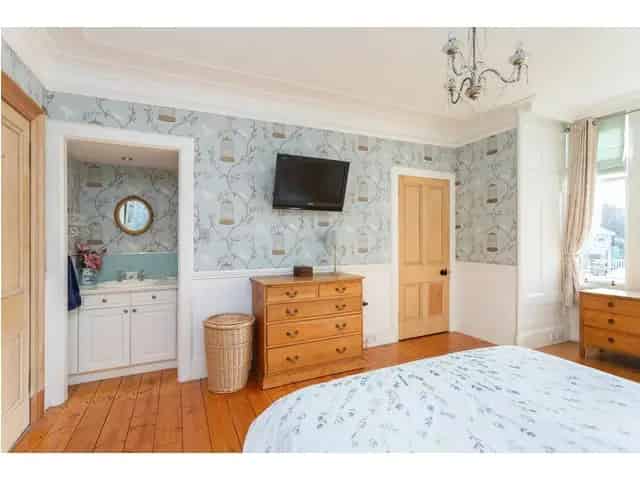 6 Bedroom Victorian Terraced House For Sale