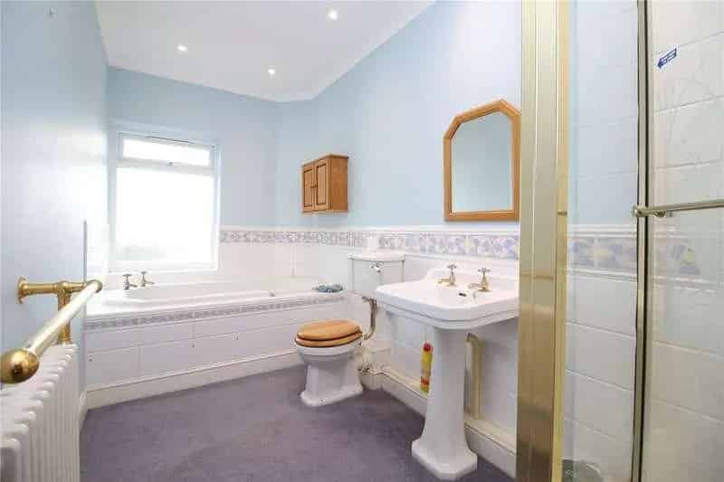 2 Bed Flat for Sale Sea Views Balcony Garage