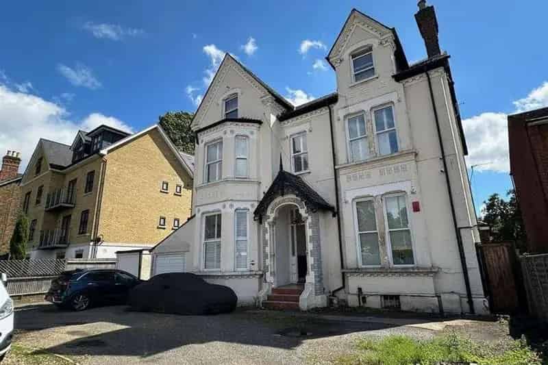 2 Bedroom Flat for Sale Chain Free Private Garden Garage