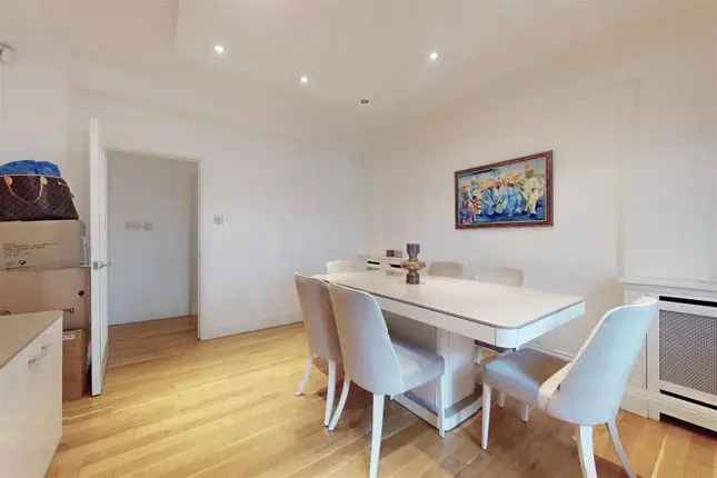 Flat for sale in Maida Vale, London W9