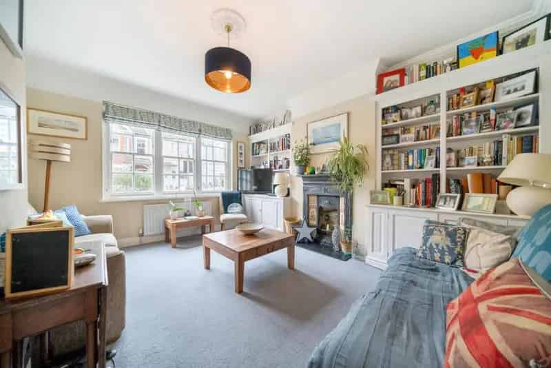 Beautiful Earlsfield Home Near Tooting Amenities and Transport