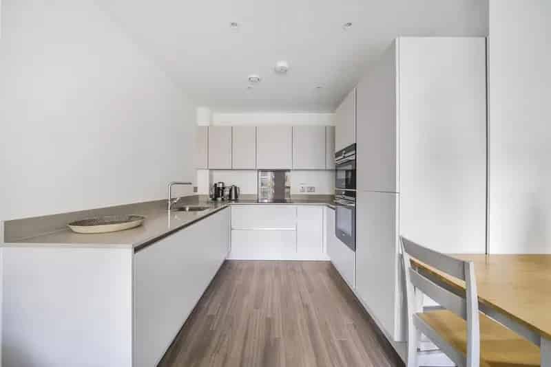 Large 1 Bedroom Apartment Acton Gardens 600 sq ft