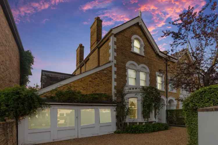 Semi-Detached House to rent with 5 bedrooms, Trinity Road, Wimbledon