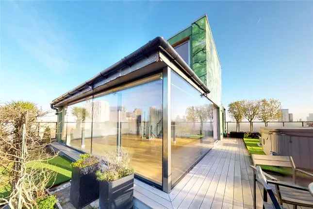 Luxury Penthouse Apartment with Roof Garden and City Views