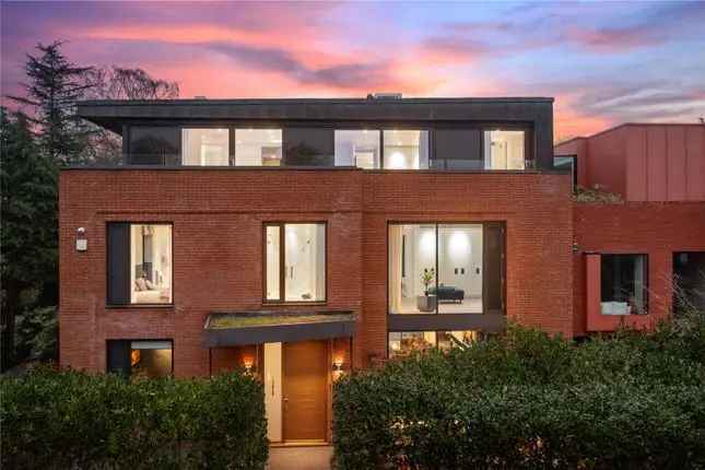 6 Bedroom Family Home for Sale in Hampstead