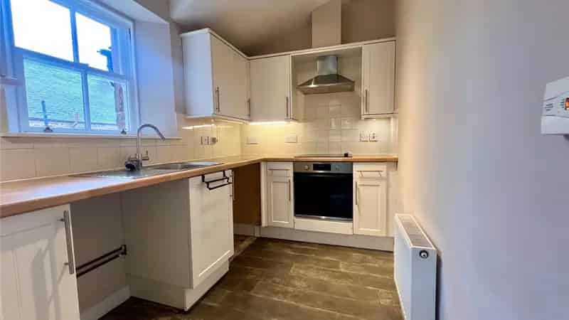 Charming 2-Bedroom Cottage with Garden and Outbuilding