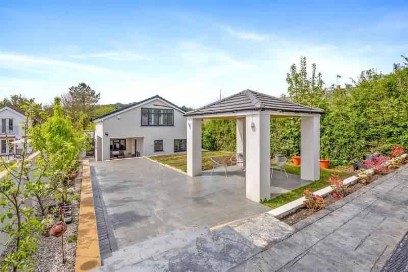 6 Bedroom Detached House for Sale Braypool Lane