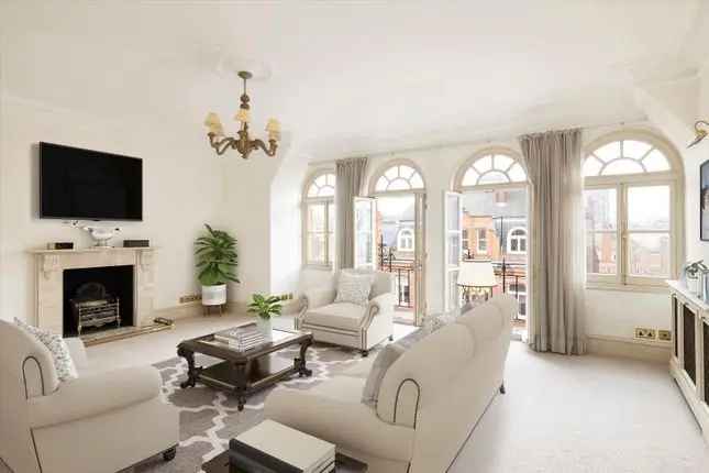 Flat for sale in Mount Street, Mayfair, London W1K