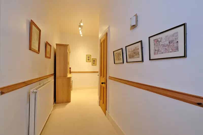 2 Bed Ground Floor Flat with Period Features