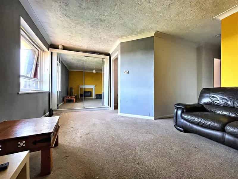 1 Bedroom Apartment Near Lancing Train Station