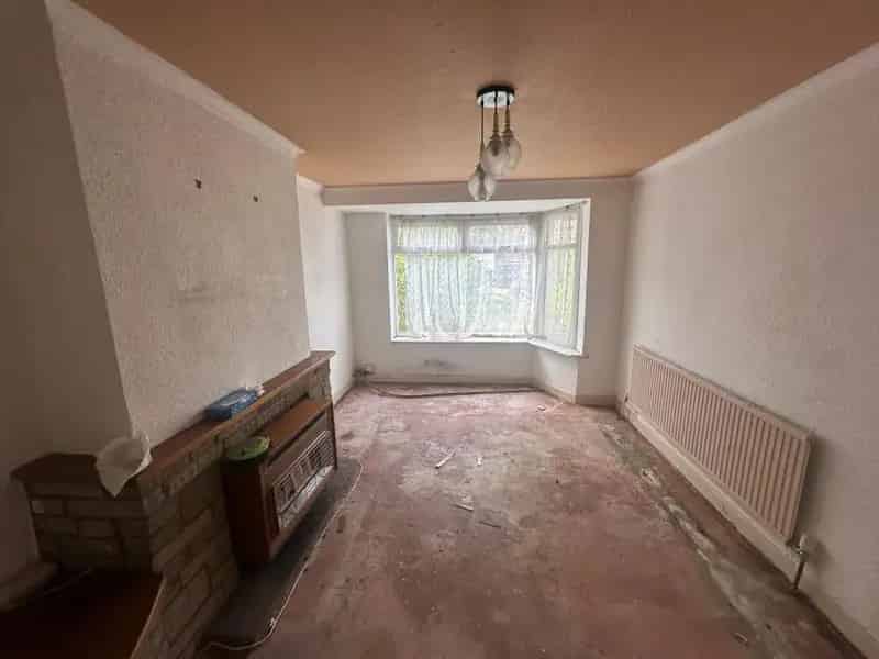 3 Bedroom Semi-Detached House For Sale By Auction