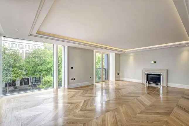 Flat to rent in Strand, London WC2R