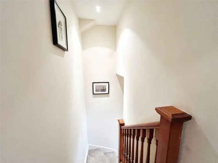 2 Bedroom Flat for Sale in London SE6