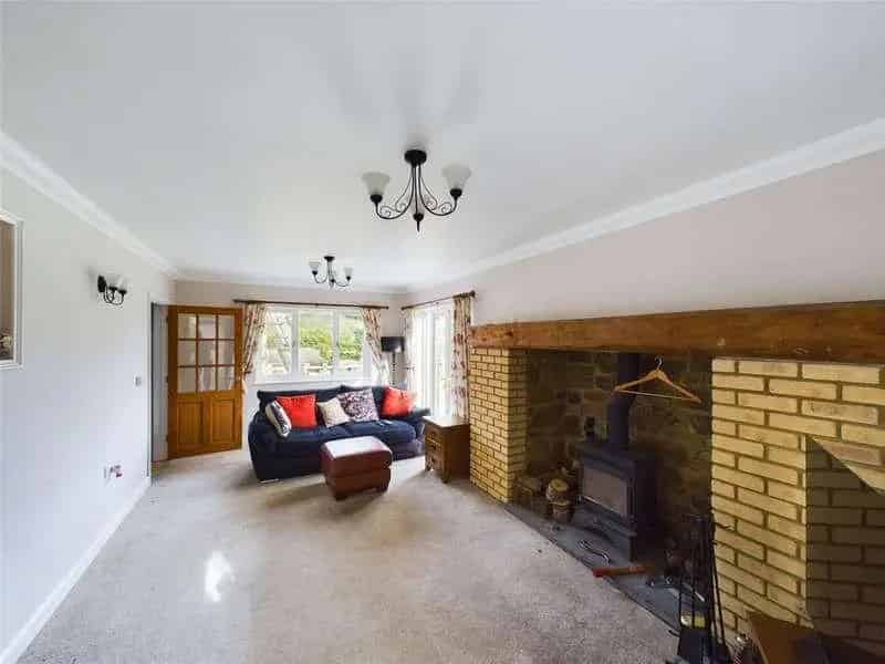 5 bed house for sale