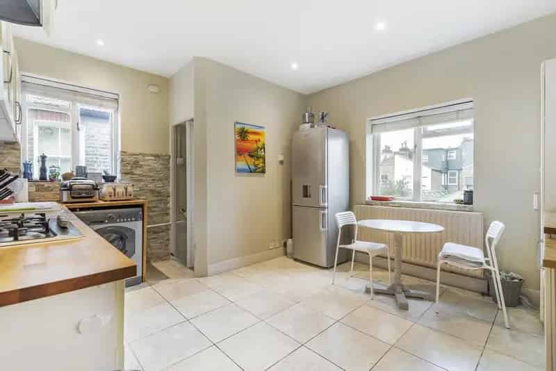 Spacious 3 Bedroom Maisonette Earlsfield Private Garden