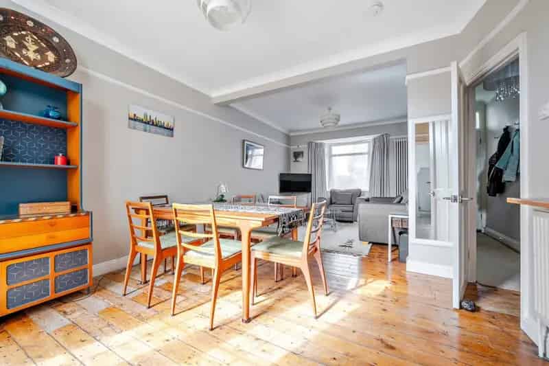 Three Double Bedroom Victorian House Near Gordon Hill Station